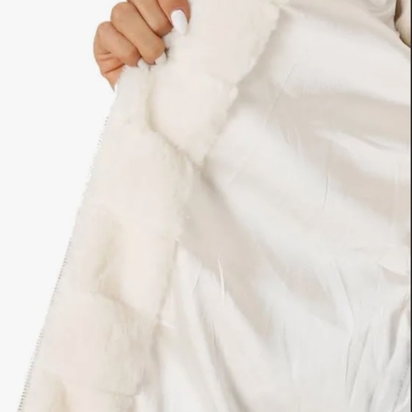 Crown and Ivy white fur vest - Picture 3 of 9